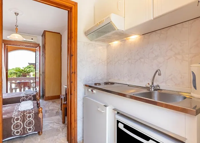 Daire Mires House Side Ground Floor 3 *
